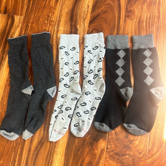 Hane's Men's 3 pairs casual dress socks size 8-9 EUC - Picture 1 of 2